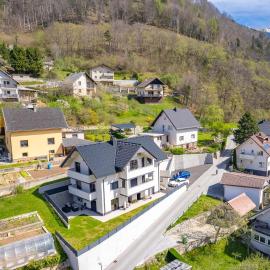 Apartments Luxury AD, hotel in Jesenice
