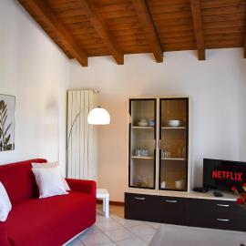 CA' GIALLA 5 - sul Lago di Lugano, Dog friendly, Balcone & Parcheggio -, hotel in Cadegliano Viconago