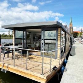 Husbåt, hotel Österhaninge városában
