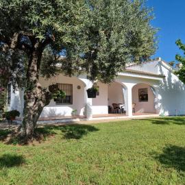 Casa en el campo cerca de sevilla, hotell sihtkohas La Rinconada
