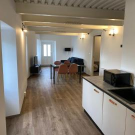 Al FRONTE MARE SUITES APARTMENTS, khách sạn ở Muggia