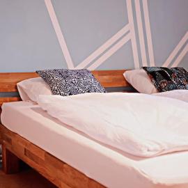 Colourful 2.5 Bedroom With Large Balcony & Garden., Hotel in Prinzersdorf
