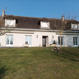 Maison de campagne avec piscine, hôtel à Le Blanc