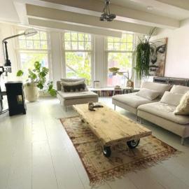 Volledige bovenwoning binnenstad, מלון בליוורדן