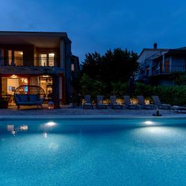 House with pool Garden