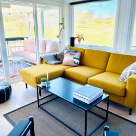 Dejligt sommerhus med udsigt over fjorden, hotel em Løgstrup