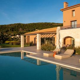 Reveli Suites, hotel em Kateleios