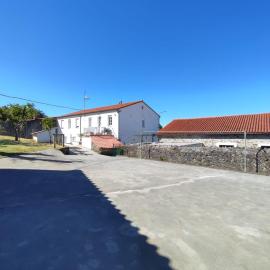 CASA DAVID-con cuadras para caballos