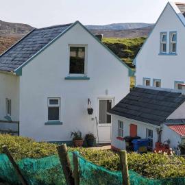 An Teach Beag Glencolmcille, little home from home, hotel in Glencolumbkille