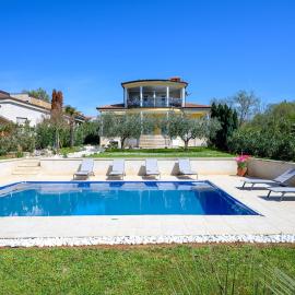 Charming Villa Lavanda with pool – hotel w mieście Kukci