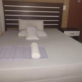 M-Dee Guest Pass Lodge, hotel a Phuthaditjhaba