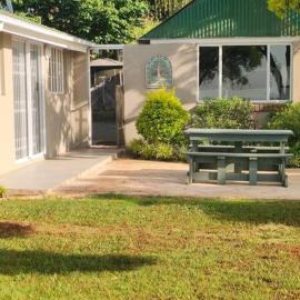 Serenity Alpaca Self Catering Cottage, hotel a Lions River