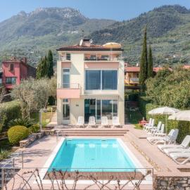 Villa Oleandri, con Piscina privata e Vista Lago, hotel a Bogliaco