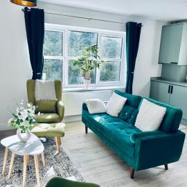 Dover Port in quiet location with Castle Views and off road parking