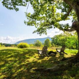 Berkshire Vacation Rentals: Renovated Five Bedrooms In Historic Williamstown, Hotel in Williamstown