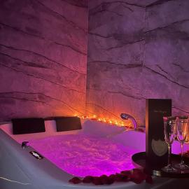 Apartament z Jacuzzi Klimatyzacja Prywatny Parking, hotel v destinácii Radom