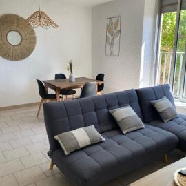 Spacieux 2 chambres, CLIM, parking prive ferme, LOCAL VELOS