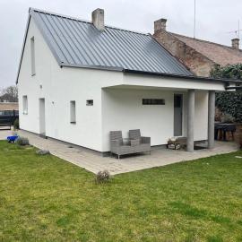 Rodinný dům se zahradou - Pardubice Svítkov, hotel a Pardubice