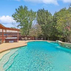 Colonial Style Retreat ft Pool Cinema jacuzzi