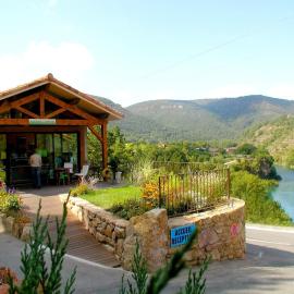 Camping Cascade Aveyron, hotel v mestu Saint-Rome-de-Tarn