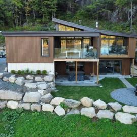 Lakeview Mid Century Luxury Cottage, hôtel à Sainte-Adèle