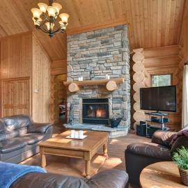 Family fun private outdoor hot tub