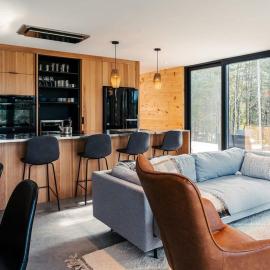 Bright chalet with hot tub and indoor sauna, hotel in Lac-Superieur