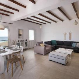 Beachside luxury apartment, Hotel in Kómi