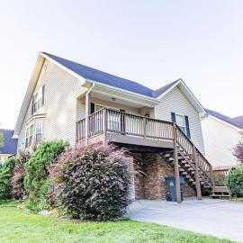 Cozy Pigeon Forge home w hot tub near river