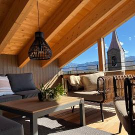 Chiemgauloft , 5 Sterne Ferienwohnung am Chiemsee, Hotel in Übersee