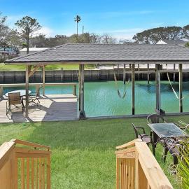 Canal Home Dock Walk to Beach Kayaks SUP Fishing, hotel em St. Augustine