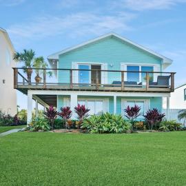 Ocean Views Retreat! Renovated Apt with Beach Bikes!, Hotel in St. Augustine