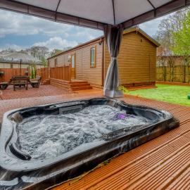 Family Luxury York Cabin Retreat with hot tub、ヨークのホテル