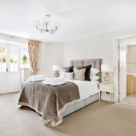 Entire spacious apartment - central Harrogate, khách sạn ở Harrogate