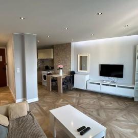 B018-Bright apartment with balcony - Cannes Croisette, hotel v Cannes