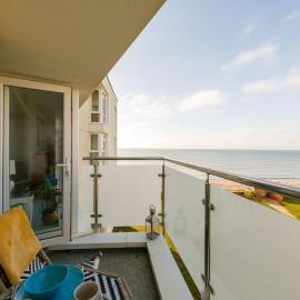 Two Bed Seafront Escape in East Wittering, hotel in East Wittering