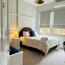 Grand Old Crow Hotel, hotel din Crows Nest