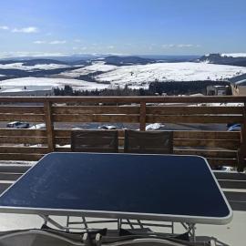 Le 340 C super besse 2 nuits minimum, hotel i Besse-et-Saint-Anastaise