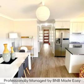 Modern Majestic - Everything you need Neat & Tidy, hotel in Orange