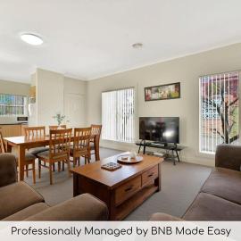 Spacious 2 Bed, 2 Bath Villa, CBD Location, hotel en Orange