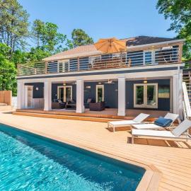 Beachwood Cove by Rove Travel - 3BR with Heated Pool, hotel v destinaci East Hampton
