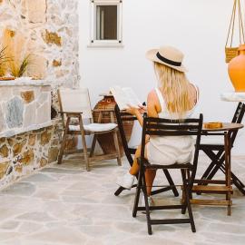 Laina Traditional Guest House، فندق في Apeiranthos