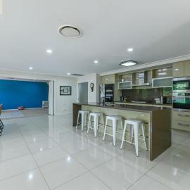 Southlakes Haven - Lake Views, Pet Friendly