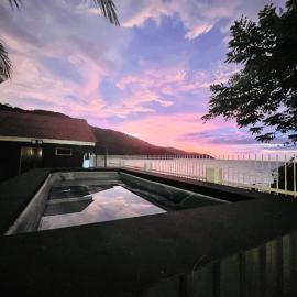 Seaview Mini Chalet by StayCo - DIRECT BEACH ACCESS, hotel in Tanjung Bungah