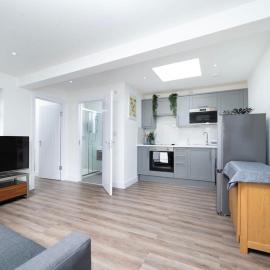 Cozy single level flat with parking