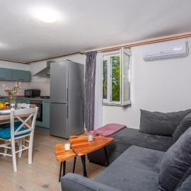 Awesome Apartment In Risika With Wifi, hotel en Risika