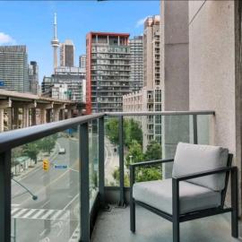 CN Tower View with Pool, Gym, Hot Tub, and Parking Available!