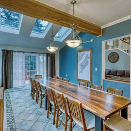 Lodge Style Living Spacious 5BR Reunion Getaway, hotel in Kodiak