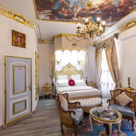 Suite Royale Maison de l'église du couvent، فندق في ناربون