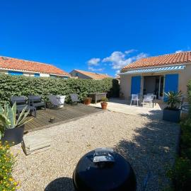 maison vue sur mer dans les dunes avec acces direct aux plages, hotel in Bretignolles-sur-Mer